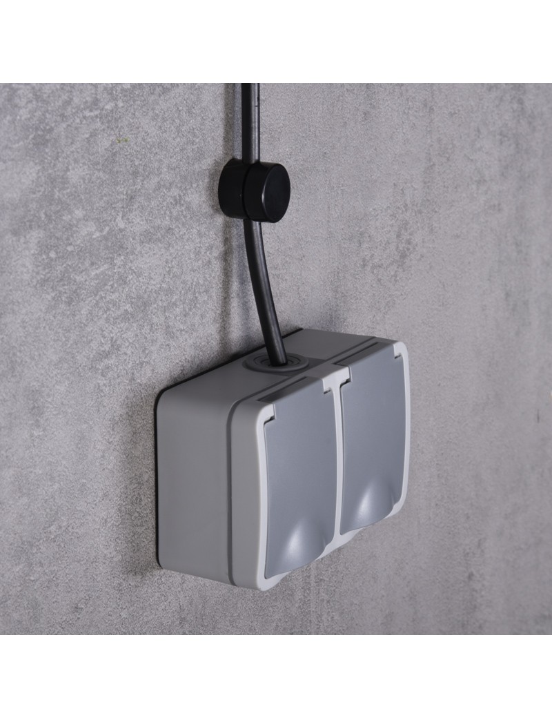 SCHUKO DUPLA ALJZAT FALRA SZERELHETŐ FEDÉLLEL...