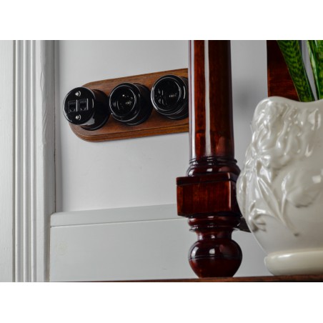 CERAMIC SOCKET 230V SURFACE-MOUNTED BLACK 2GN03B