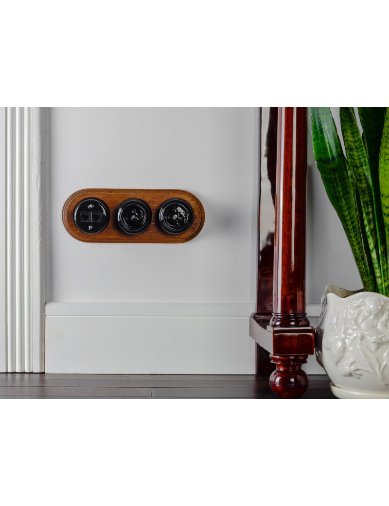 CERAMIC SOCKET 230V SURFACE-MOUNTED BLACK 2GN03B