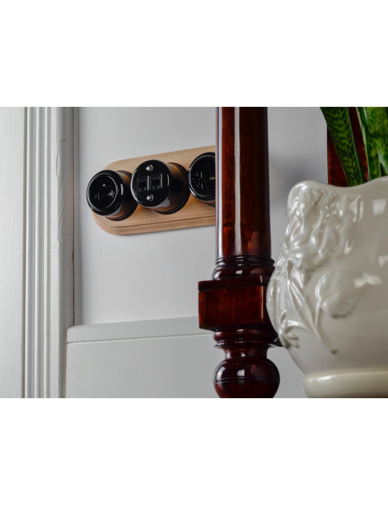 CERAMIC SOCKET 230V SURFACE-MOUNTED BLACK 2GN03B