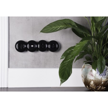 Toma de corriente 230V con toma de tierra  intermedia