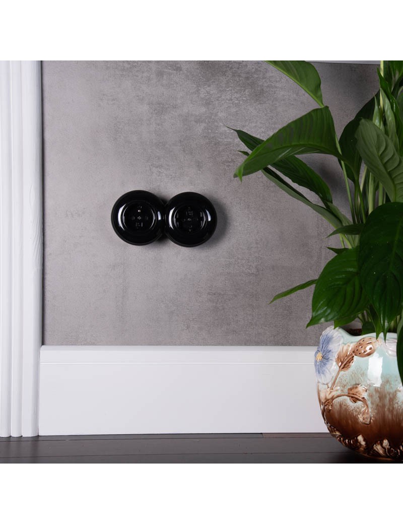 LOFT ZÁSUVKA 230V S KOLÍKEM ČERNÁ NA OMÍTKU...