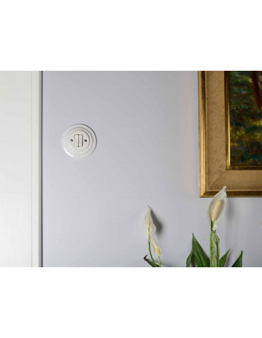 KERAMICKÝ SPÍNAČ OVLÁDANÝ PODOMÍTKOVÝMI ROLETAMI