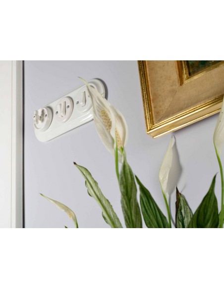 TRIPLE WHITE CERAMIC FRAME 2PF03W