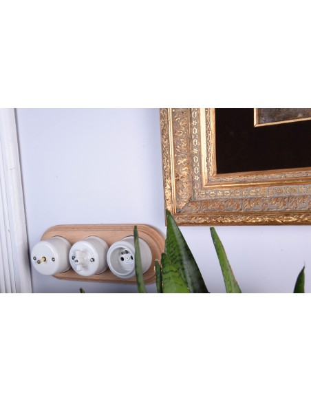 KERAMICKÝ VYPÍNAČ NA OMIETKU JEDNOKOĽAJOVÝ SCHODISKOVÝ PÁKOVÝ BIELY