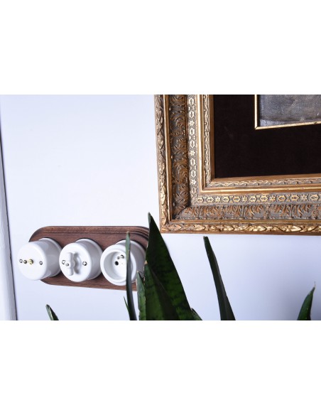 DŘEVĚNÝ RÁMEČEK TROJNÁSOBNÝ NA OMÍTKU DARK