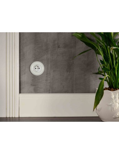 GNIAZDO 230V Z BOLCEM