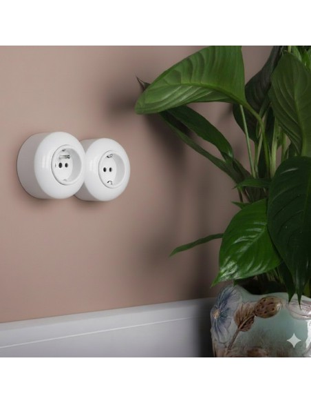 LOFT GNIAZDO 230V Z BOLCEM BIAŁE NATYNKOWE JEDNOKROTNE JLM