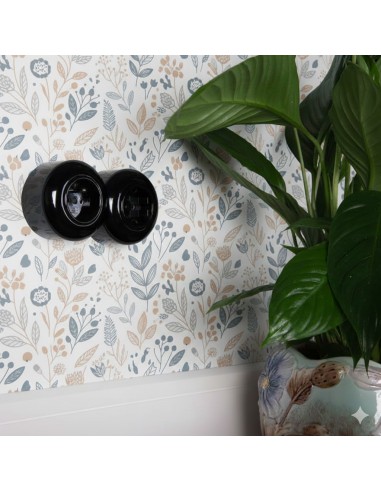 LOFT ZÁSUVKA 230V S KOLÍKEM ČERNÁ NA OMÍTKU...