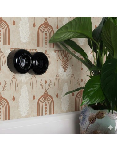 LOFT ZÁSUVKA 230V S KOLÍKEM ČERNÁ NA OMÍTKU...