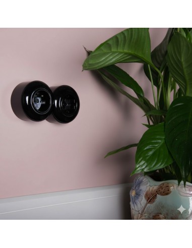 LOFT ZÁSUVKA 230V S KOLÍKEM ČERNÁ NA OMÍTKU...