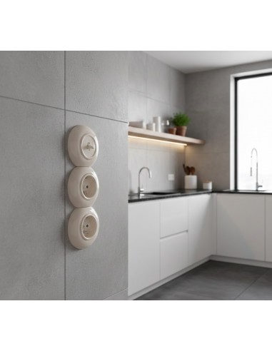 GNIAZDO 230V Z BOLCEM