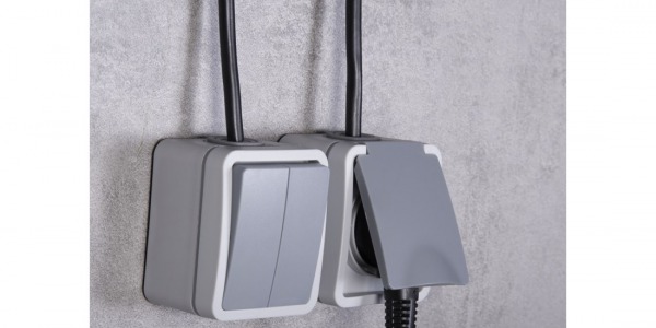 Szczelność IP – co to jest i dlaczego warto wybrać włączniki i gniazda JLM IP44